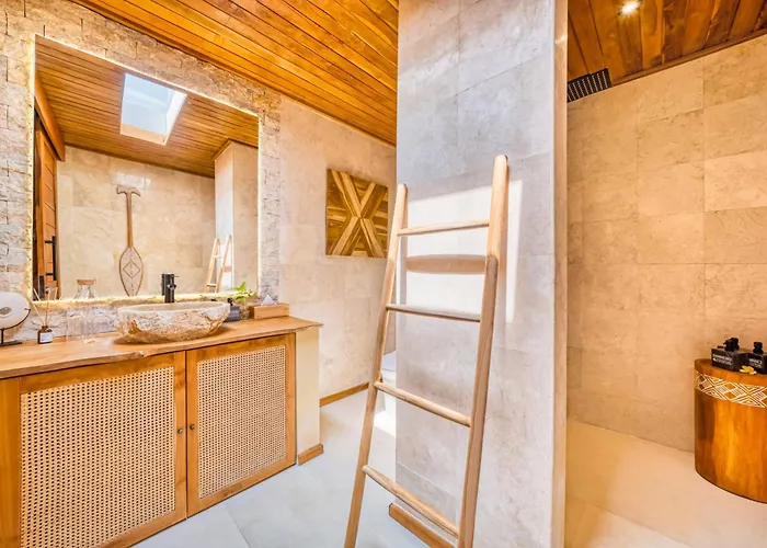 Villa Vienna - New 8bdr Jacuzzi Sauna And Cinema *