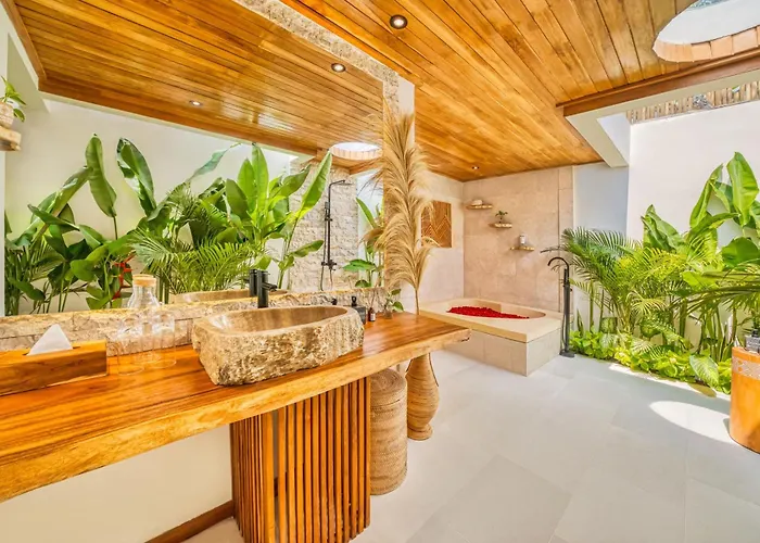 Vienna - New 8bdr Jacuzzi Sauna And Cinema Seminyak (Bali)