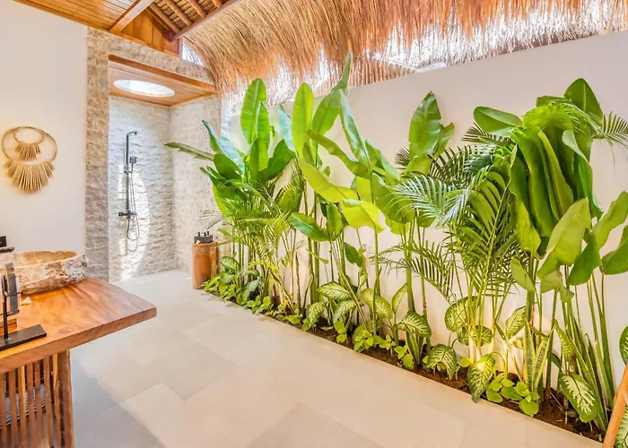 Villa Vienna - New 8bdr Jacuzzi Sauna And Cinema Seminyak (Bali)